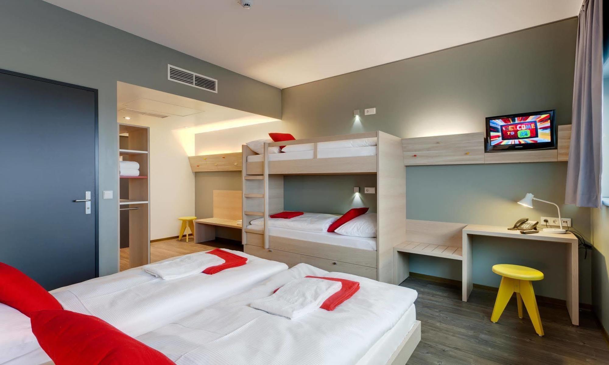 Meininger Airport Hotel