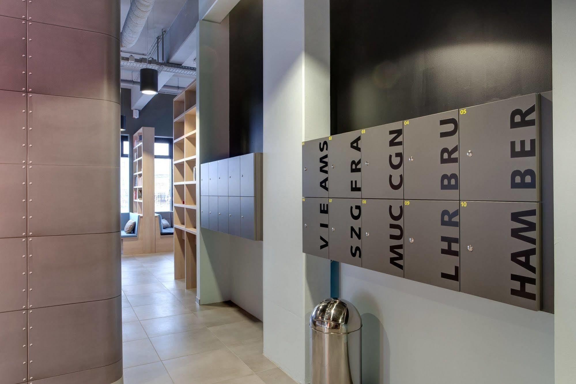 Hotel Meininger Airport 3*