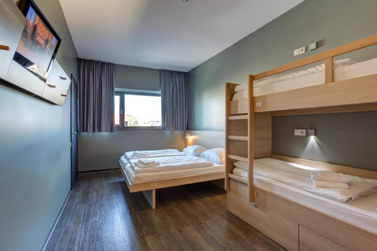 Meininger Airport 3*