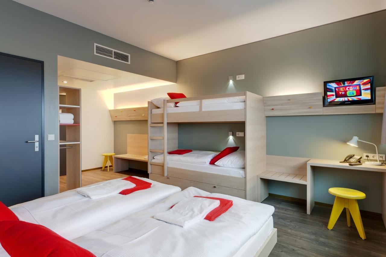 Hotel Meininger Airport 3*