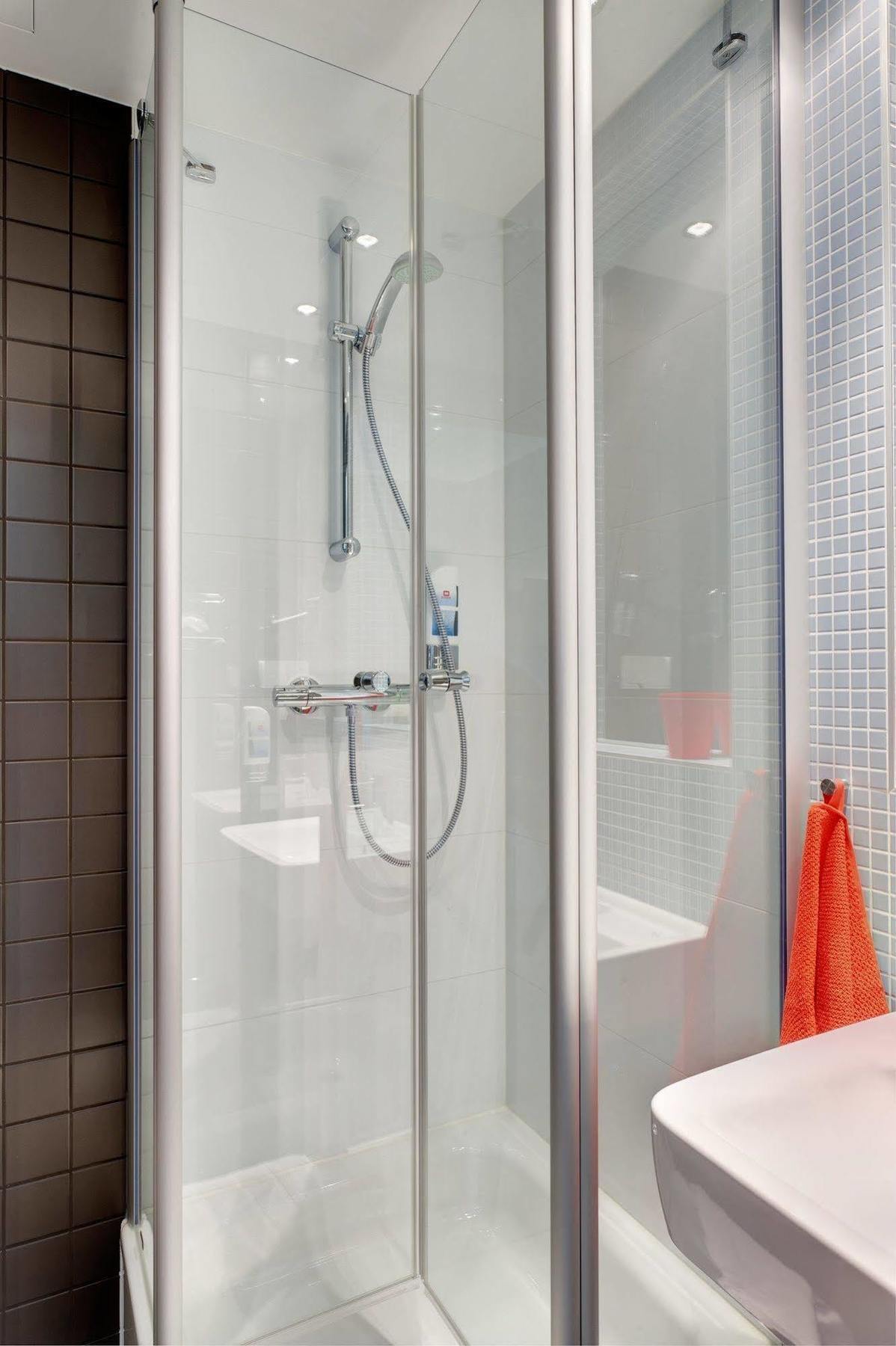 Hotel Meininger Airport 3*