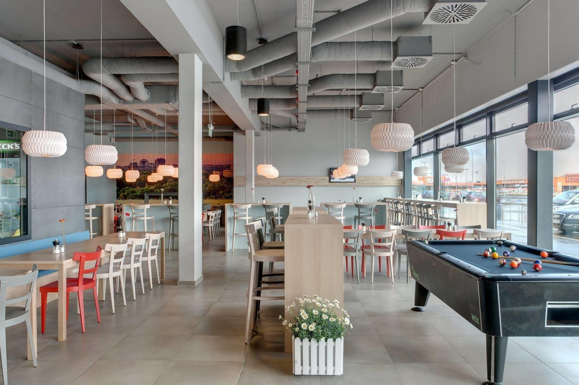 Meininger Airport Hotel 3*