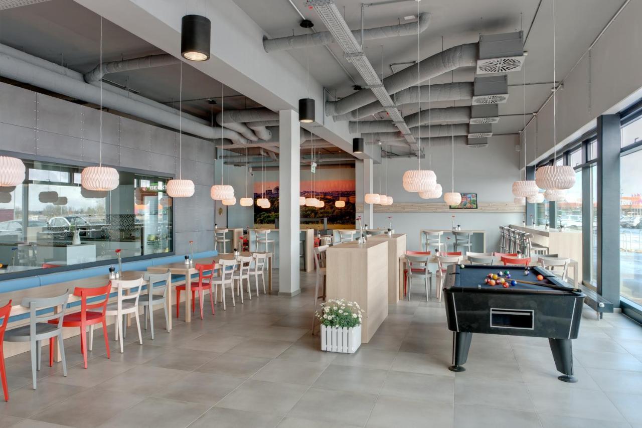 Meininger Airport Hotel